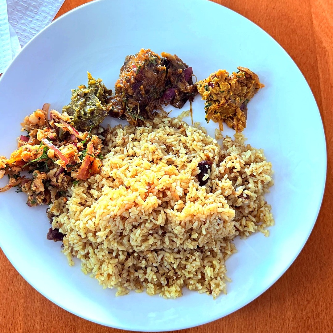 A plate of chicken pulao with chutneys